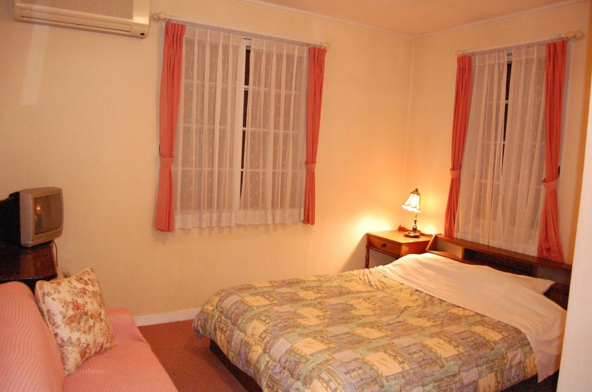האקובה Petit Hotel And Restaurant Air Mail מראה חיצוני תמונה