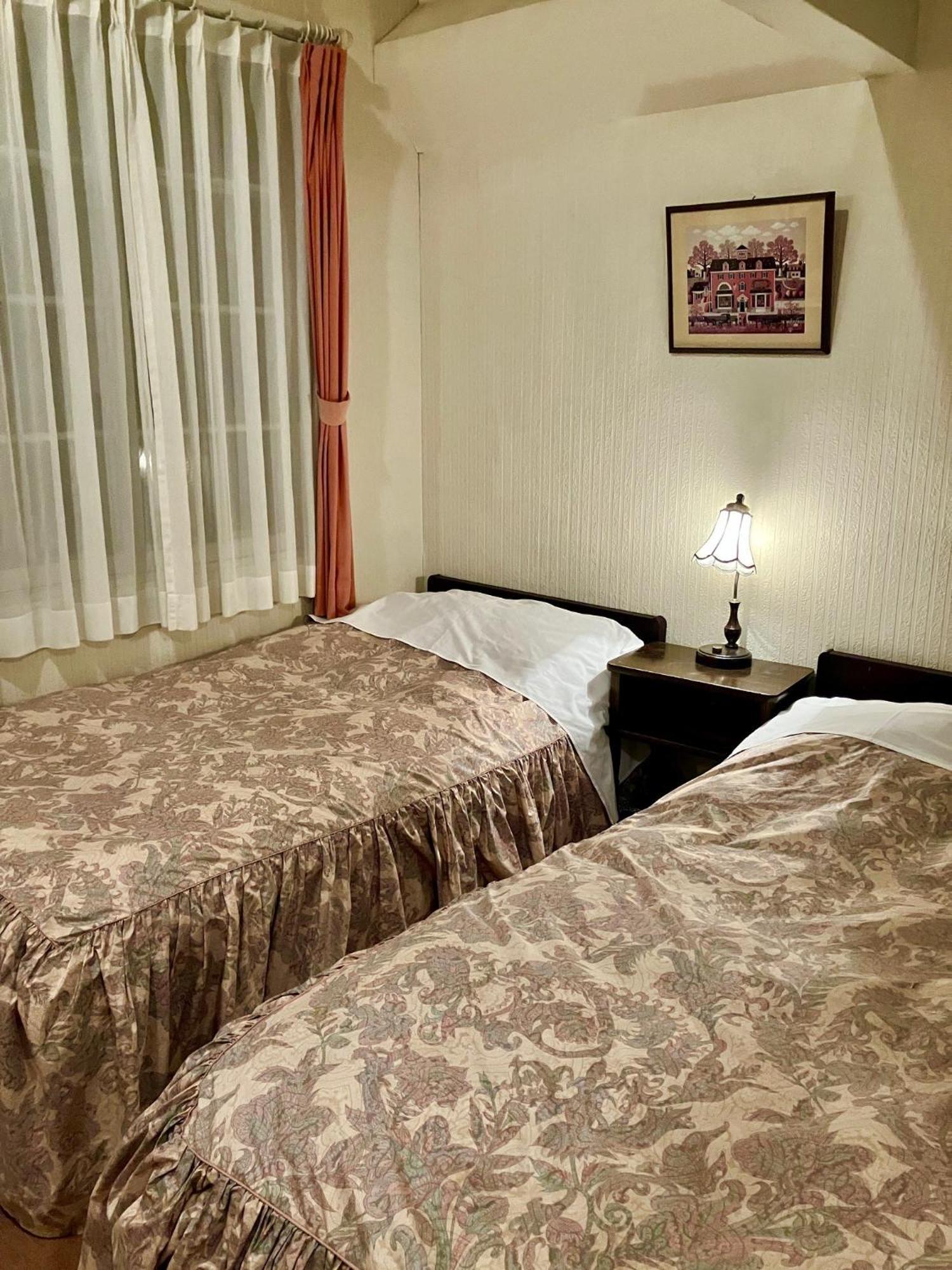 האקובה Petit Hotel And Restaurant Air Mail מראה חיצוני תמונה